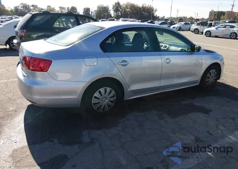 2013 Volkswagen Jetta 2.0L S z USA, uszkodzony, nr VIN 3VW2K7AJ9DM451687